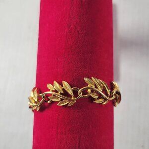 Napier Gold-Tone Vintage Classic Mobwife Professional Elegant Leaf Bracelet
